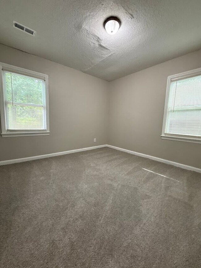 Foto del edificio - 4 Bed 1 Bath in Atlanta!