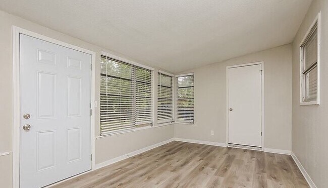 Foto del edificio - 570 Clark St