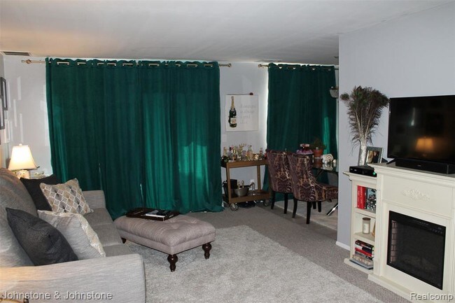 Building Photo - 227 Riviera Dr