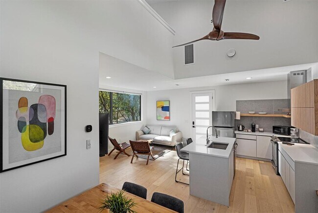 Foto del edificio - 1100 Romeria Dr