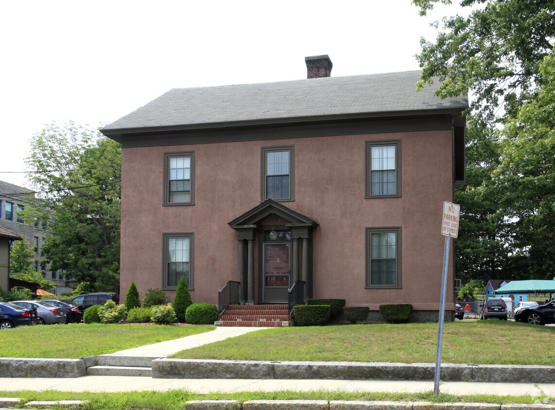 Building Photo - 72 School St