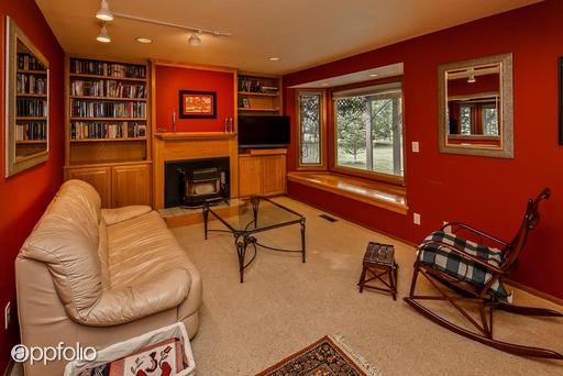 Building Photo - 5387 Vicmar Dr