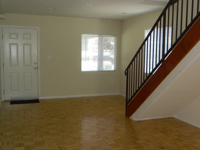 Foto del edificio - 6136 Eleanor Ave