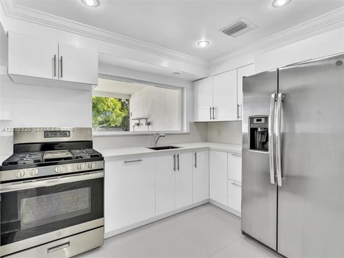 Photo - 1647 NE 146th St # 1647