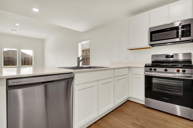Building Photo - 5110 Sunvalley Bend Dr