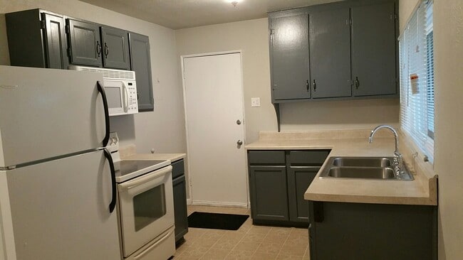 Kitchen - 4362 Depew St