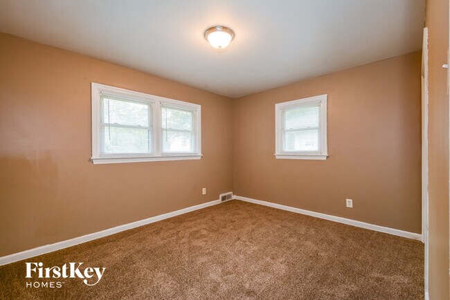 Building Photo - 15 Linkous Dr