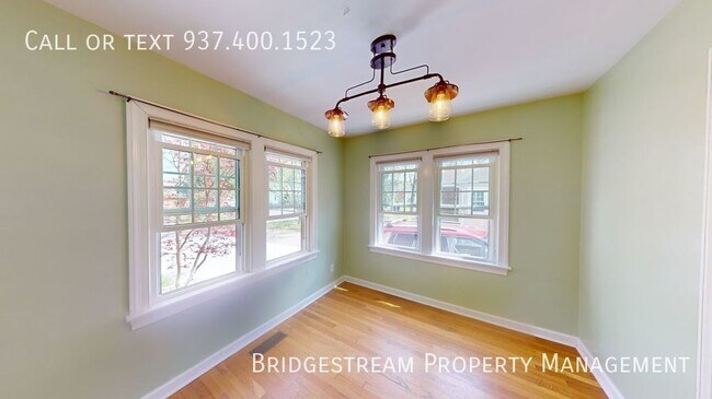 Building Photo - Inviting 3 Bedroom Home with Expansive Yar...