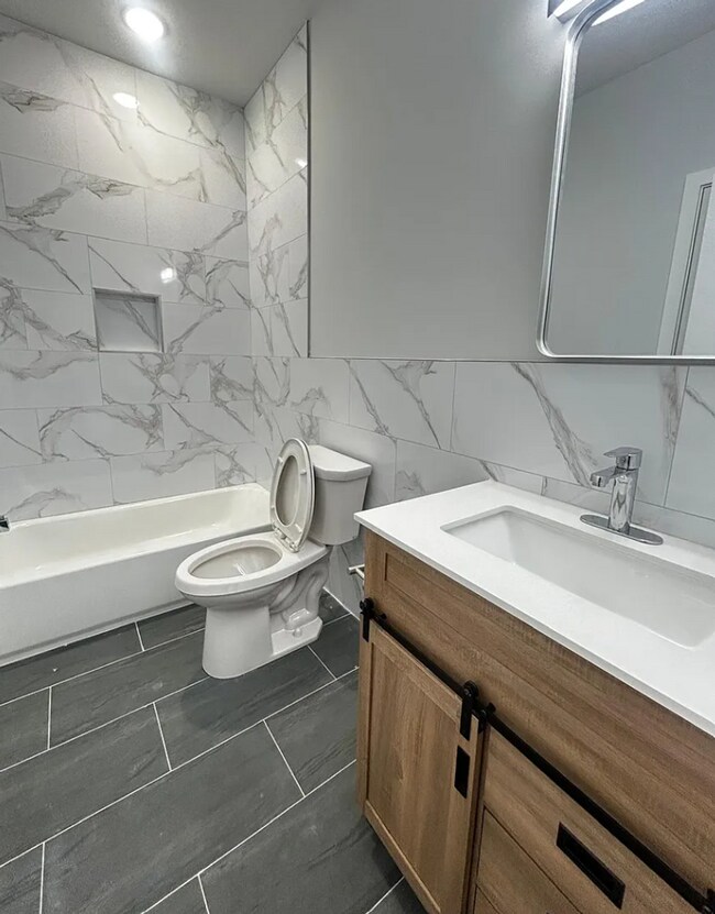 Photo - 1229 Hilton St Apartment