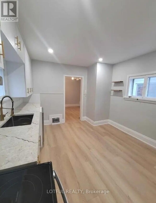 Building Photo - 13 Pinehurst Ave
