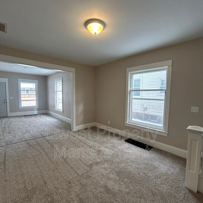 Foto del edificio - 218 Travis St NE