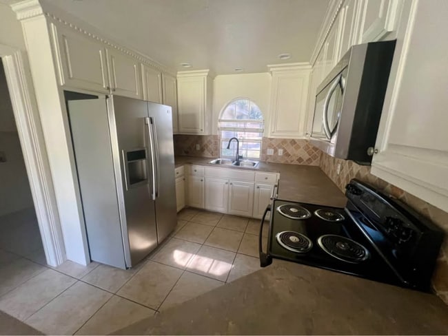 Foto del edificio - 10605 Rayburn Way