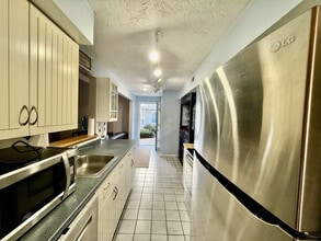 Building Photo - 197 Lake St