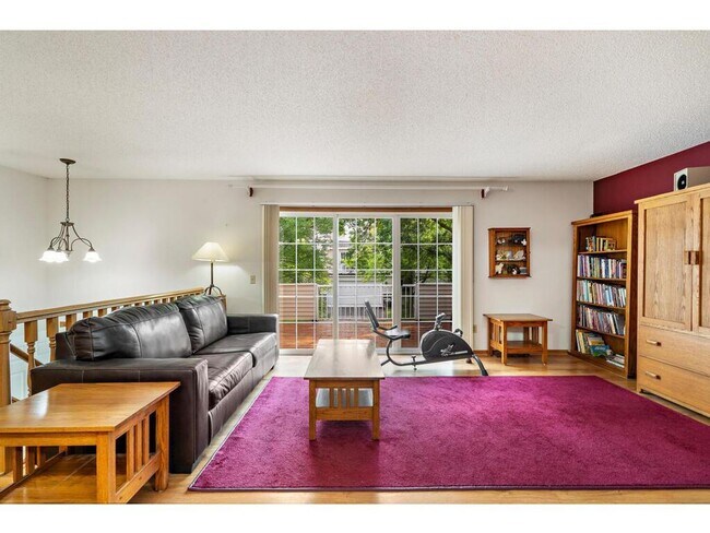 Foto del edificio - Lovely 2 Plus BR Townhome with 2-Car Garag...