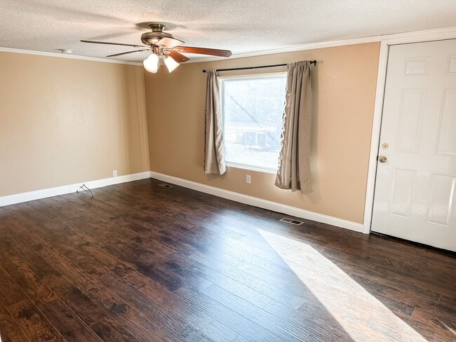 Building Photo - Nicely Updated 3BR/1BA Home!