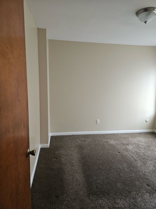 Building Photo - Westside Condo 2 bedroom 1 bath