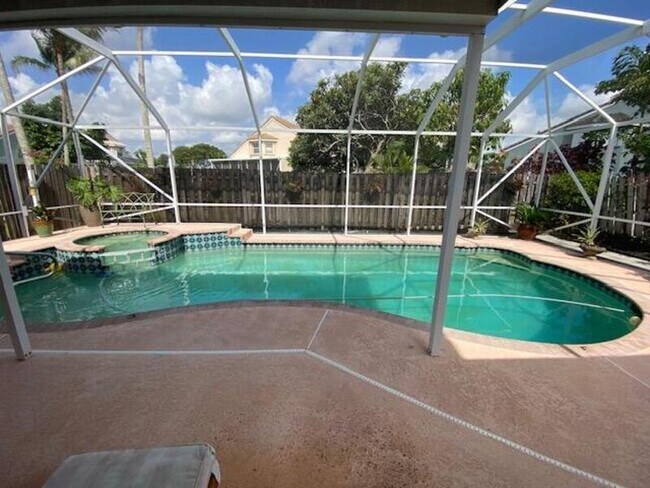 Foto del edificio - 7705 Thornlee Dr