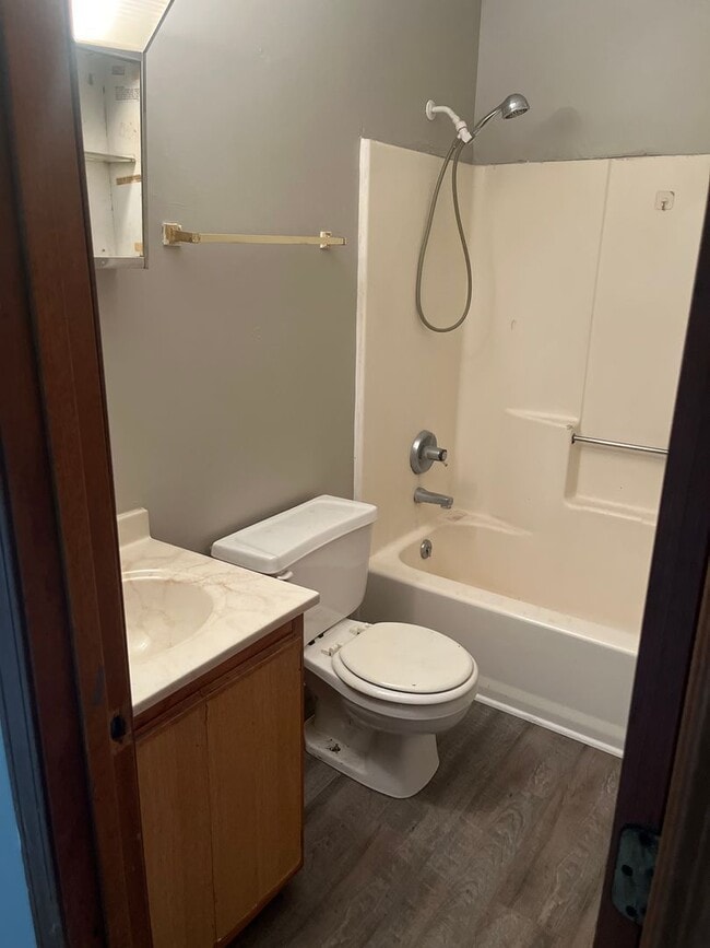 Building Photo - 805 Voris St