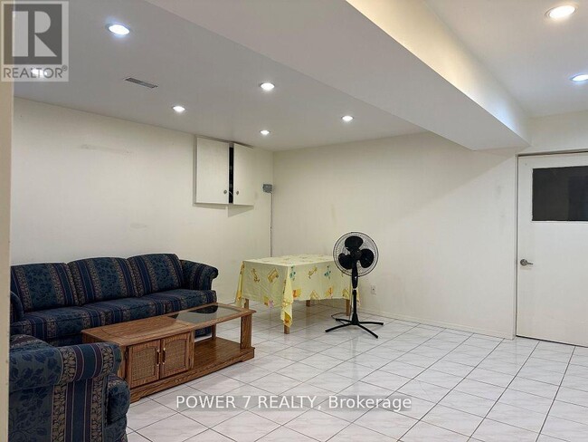 Building Photo - 23 Cleethorpes Blvd