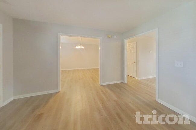 Building Photo - 65 Sand Oak Ct