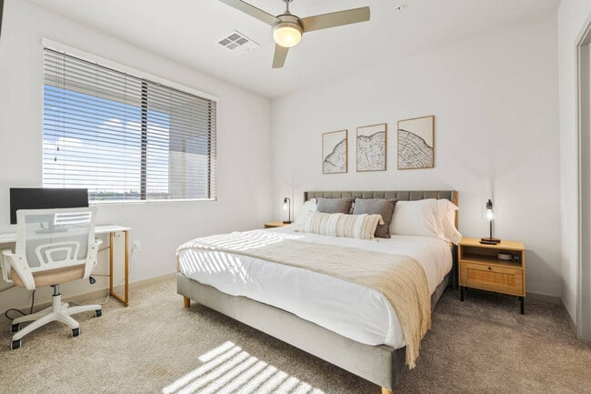 Building Photo - 711 W Broadway Rd