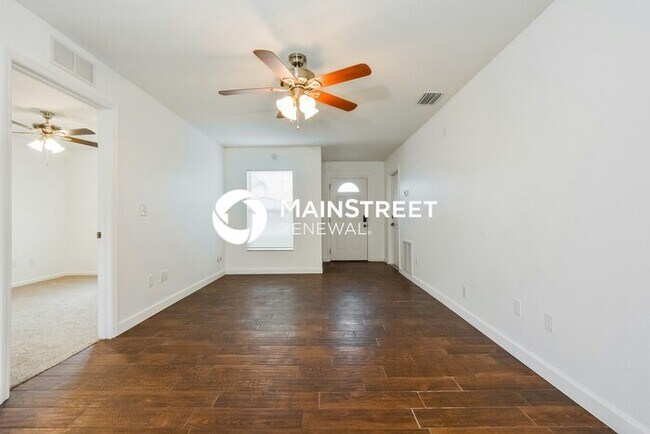 Building Photo - 3 Bedroom Pet-Friendly Home in Umatilla, FL with Main Street Renewal