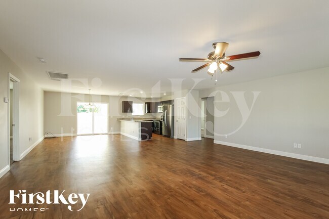 Foto del edificio - 4243 W Bluefield Ave