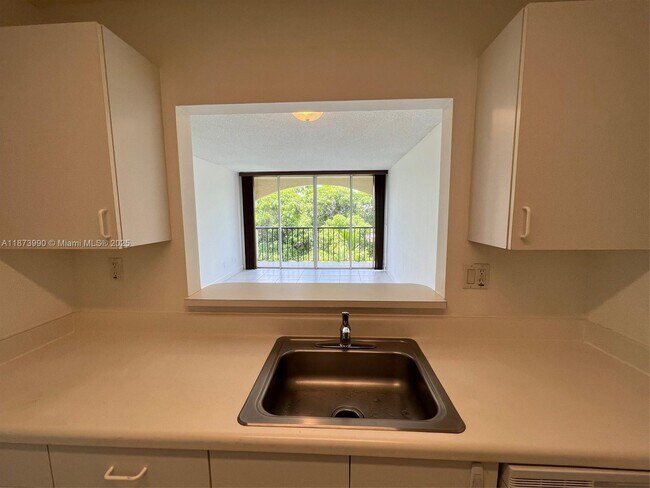 Foto del edificio - 2160 SW 16th Ave