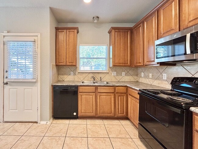 Building Photo - Beautiful One Story Home