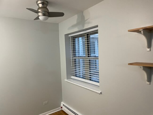 Building Photo - 420 W Aldine Ave