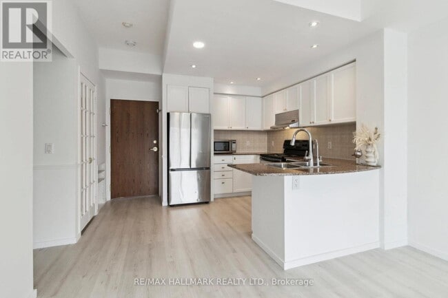 Building Photo - 2 Maison Parc Ct