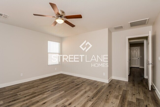 Building Photo - Charming 4 Bedroom in Avondale!