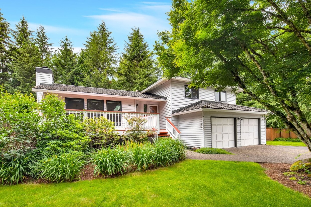 Primary Photo - Immaculate 3 Bdrm 1.75 Bath + Bonus Room i...