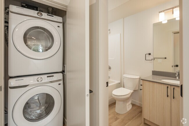 1 chambre, 1 salle de bain - 586 pi2 - Buanderie et salle de bain - The Kentwood