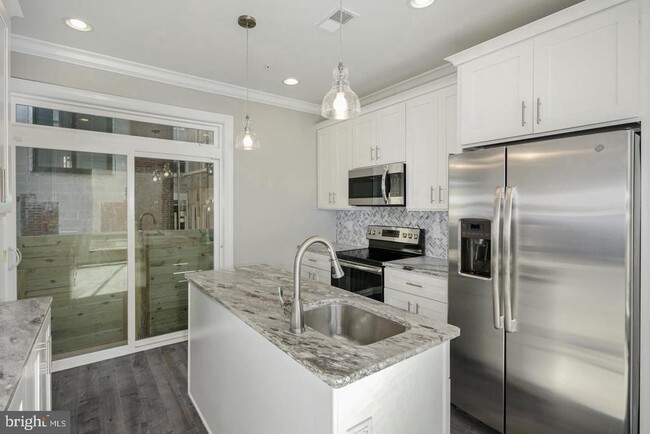 Foto del edificio - 1731 W Harper St