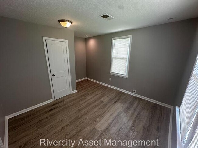 Building Photo - Your Perfect Home: Renovated 3 Bed, 2 Bath! Section 8 Friendly!! Westwood Area!!