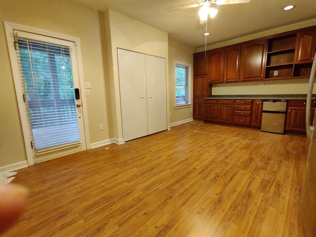 Foto del edificio - 701 Yorkshire Rd NE
