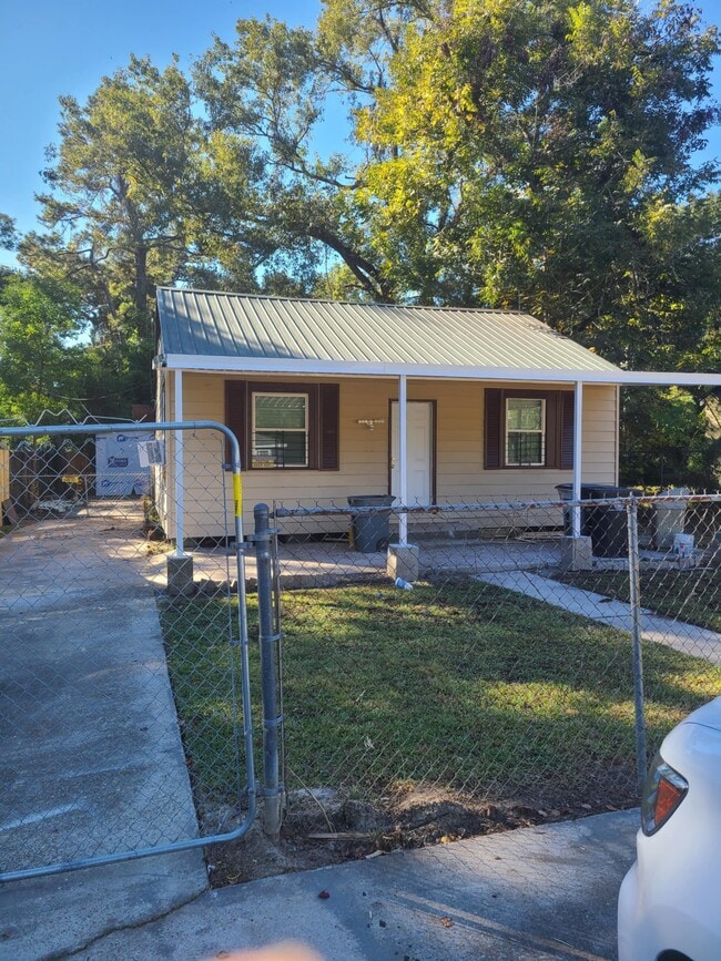 Building Photo - 2828 Amarillo St