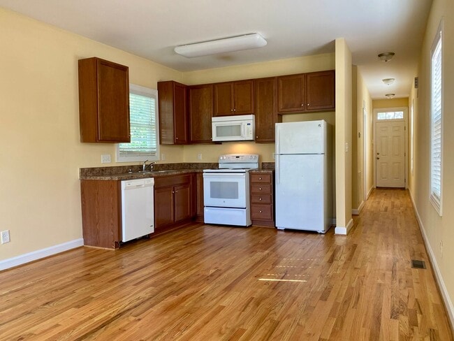 Foto del edificio - 3921 Lexington Dr