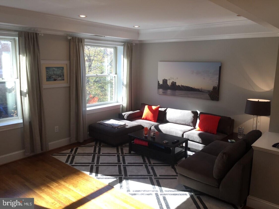 Primary Photo - 1635 R St NW