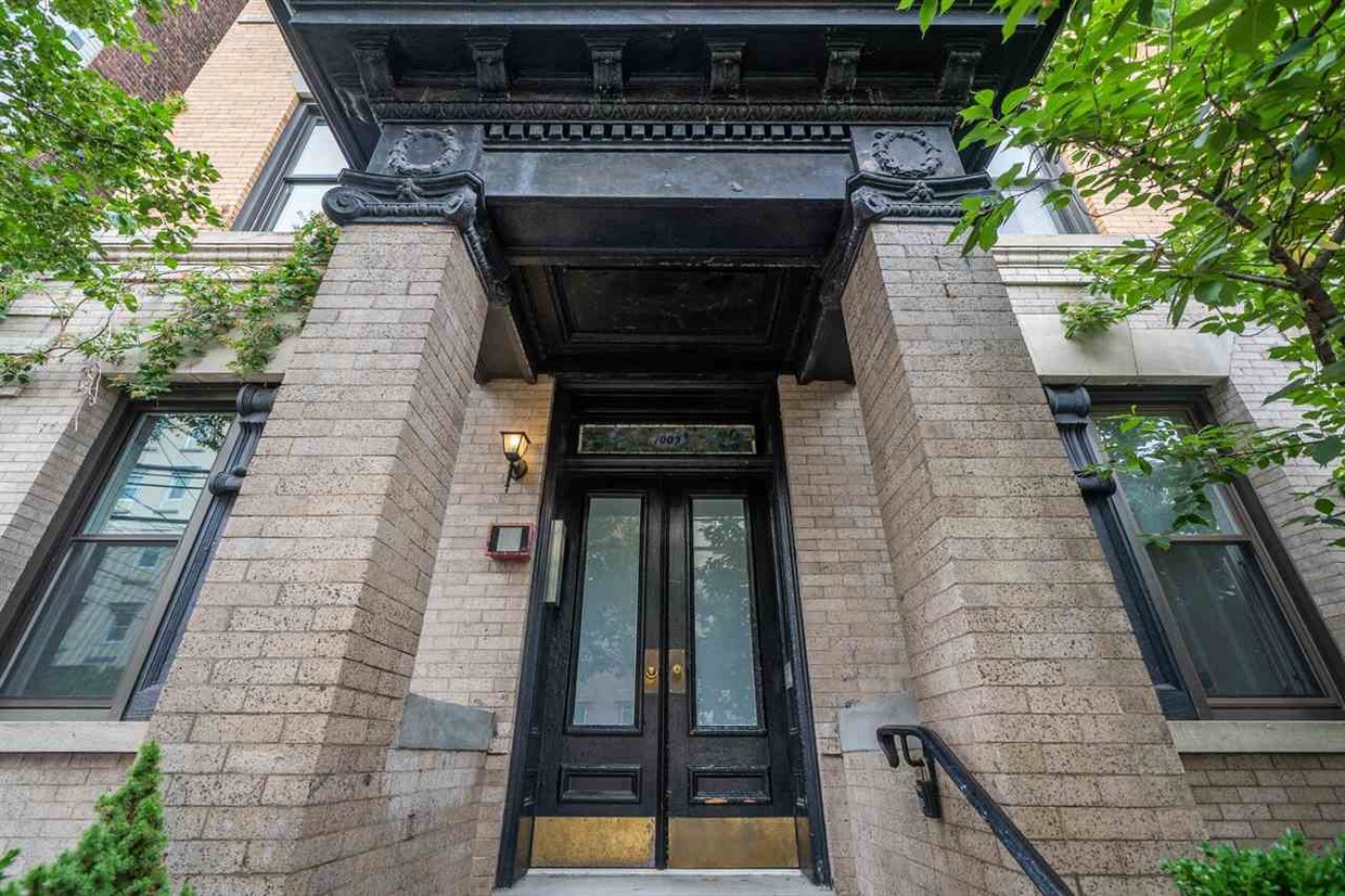 Foto principal - 1009 Willow Ave