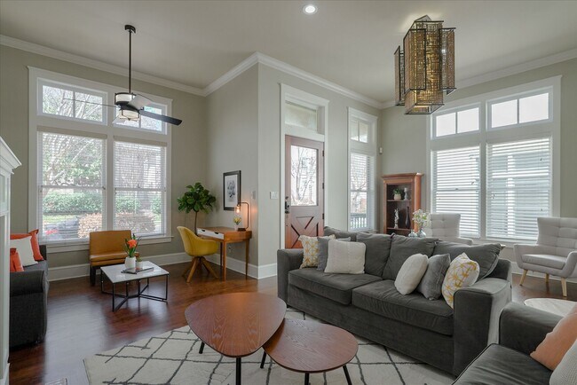 Building Photo - 2618 Thomas Ave