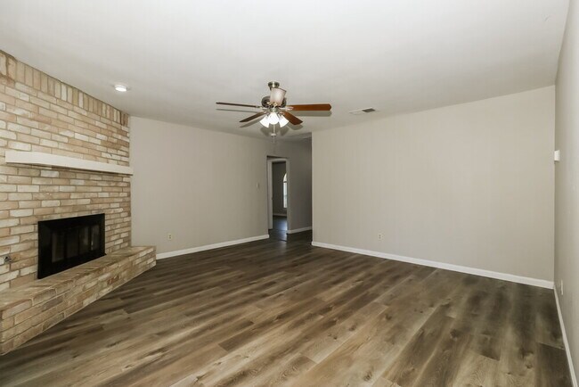 Foto del edificio - 114 Cloverleaf St