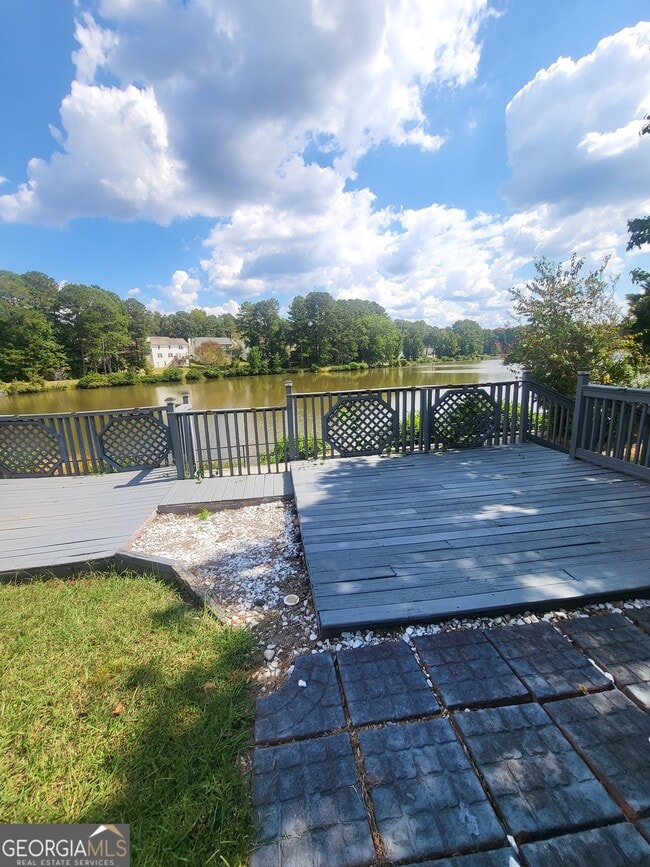 Foto del edificio - 7700 Lakeshore Ct