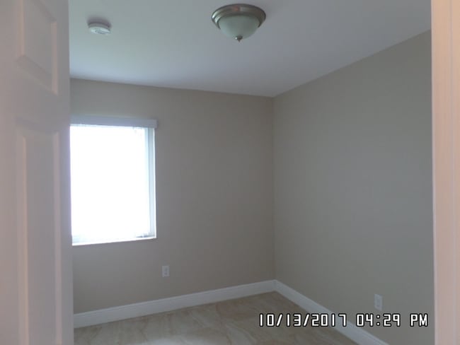 Foto del edificio - 479 NW 19th St