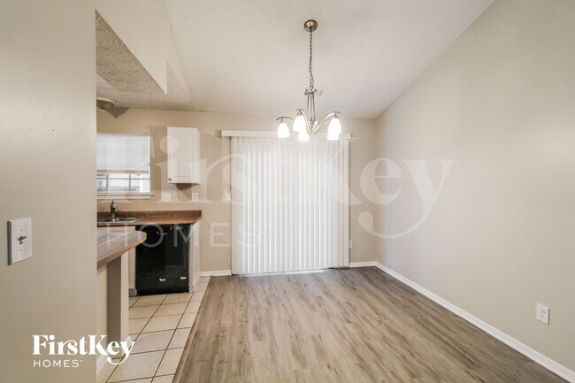 Foto del edificio - 4631 Garden Hills Dr