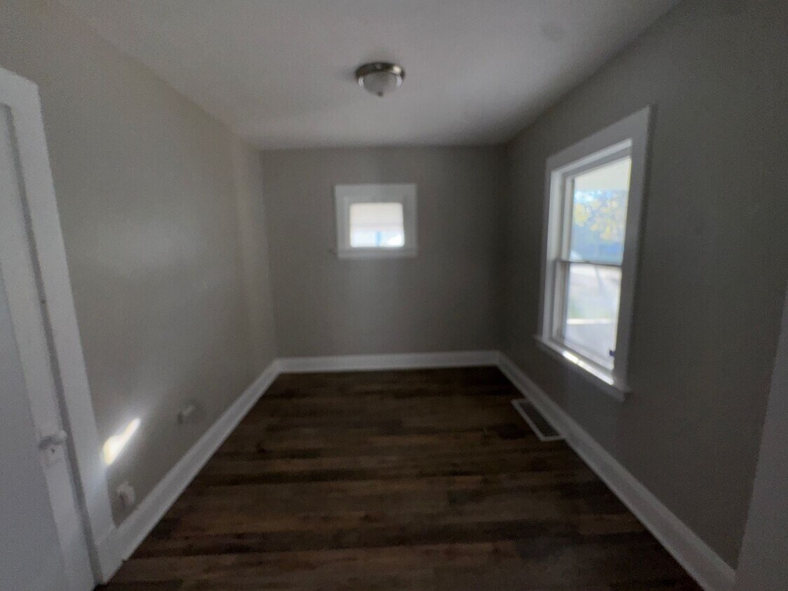 Primary Photo - Charming 3-Bedroom Property in Prime Location