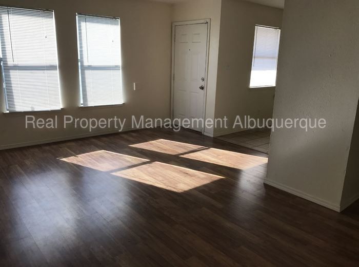 Foto principal - 305 Geraldine Loop SE