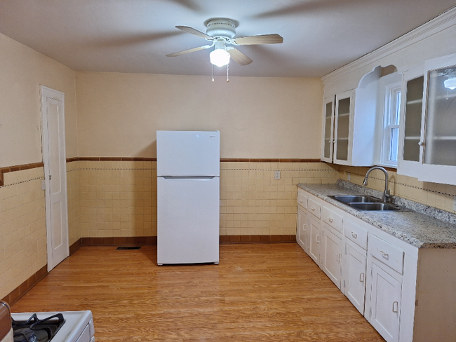 Building Photo - 321 Oak Hill Ave