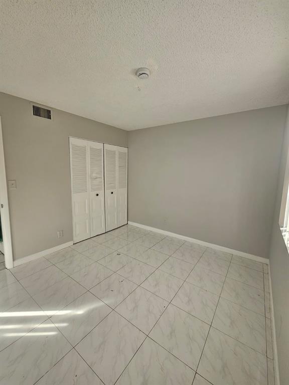 Foto del edificio - 10037 Winding Lake Rd